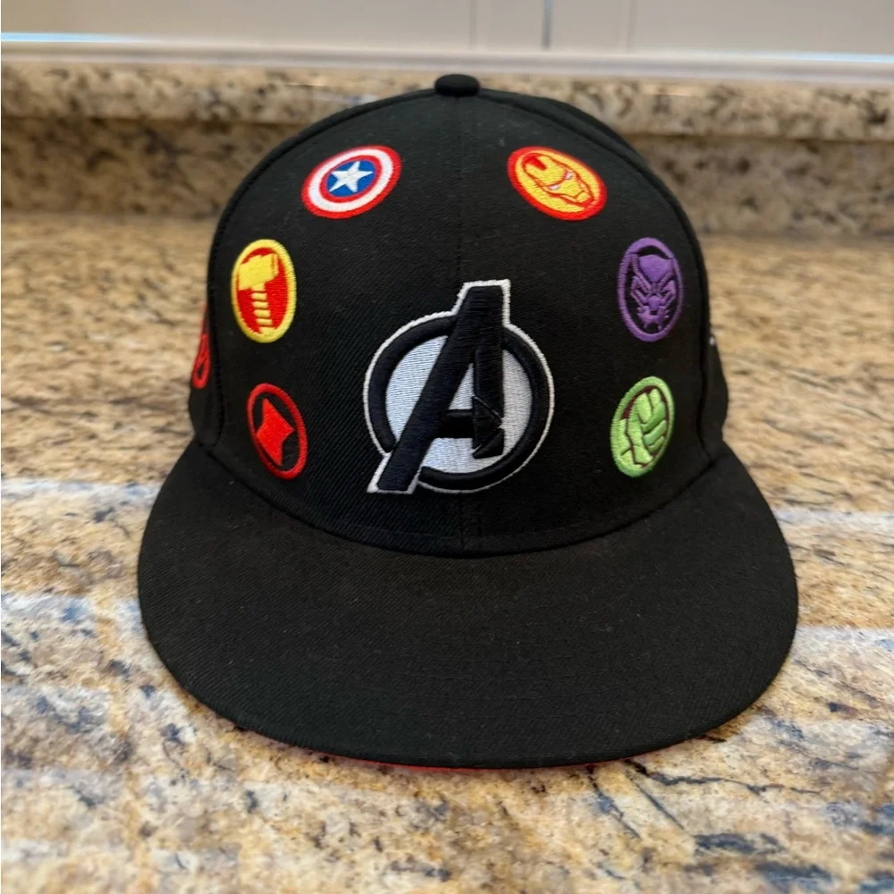 Marvel Avengers Patch Fitted Hat – Size 7